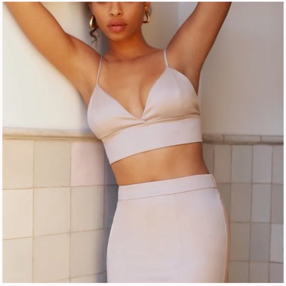 Ten by Babaton Aria Satin Lined Bra Top Aritzia - Picture 1 of 7